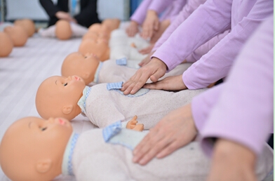 插美女大学女生内射视频月嫂培训班多少钱？现在月嫂职业前景怎